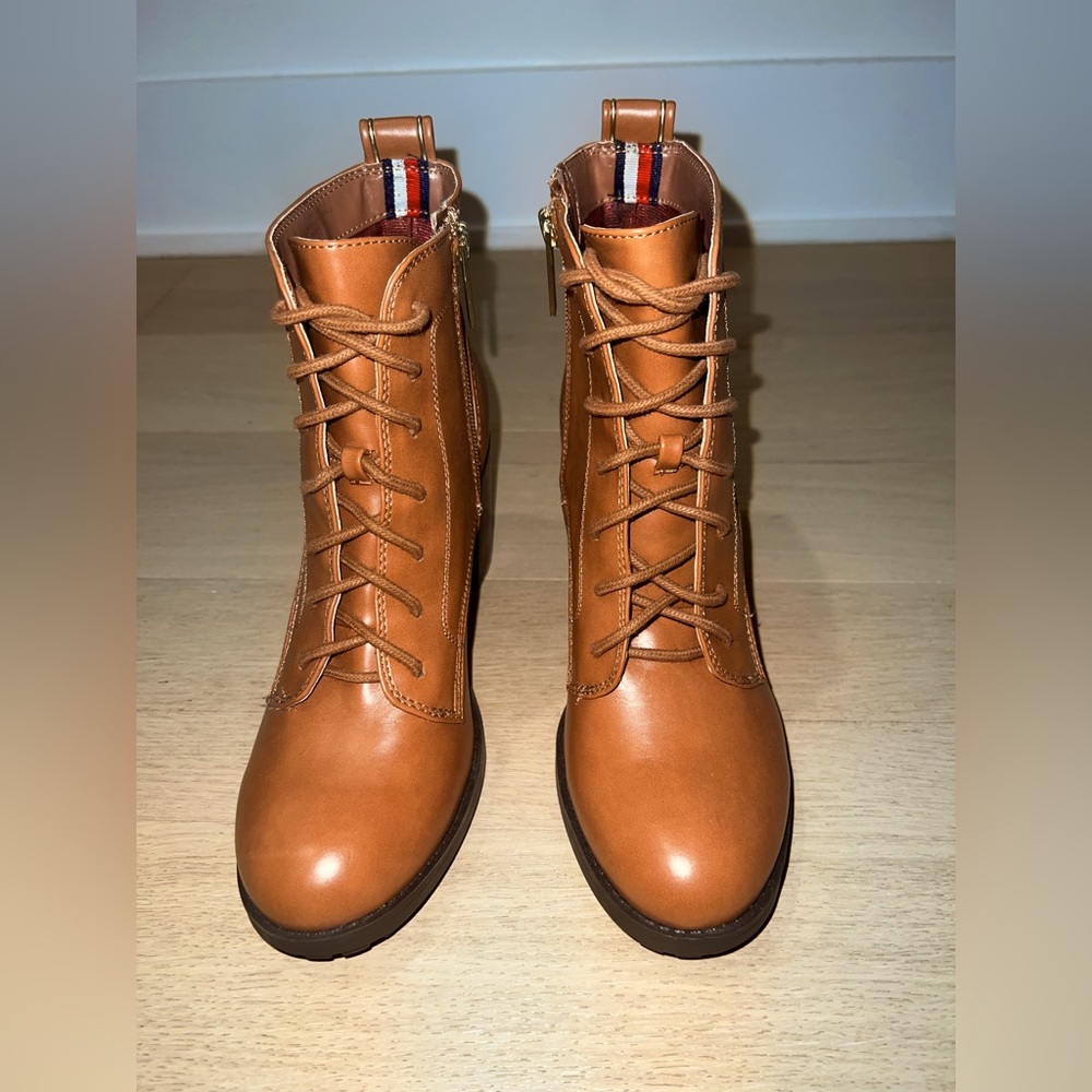 Tommy Hilfiger women's boot